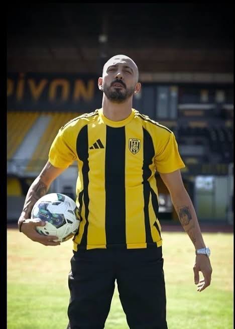 Aydınlı Ahmet İlhan Özek profesyonel futbolu bıraktı