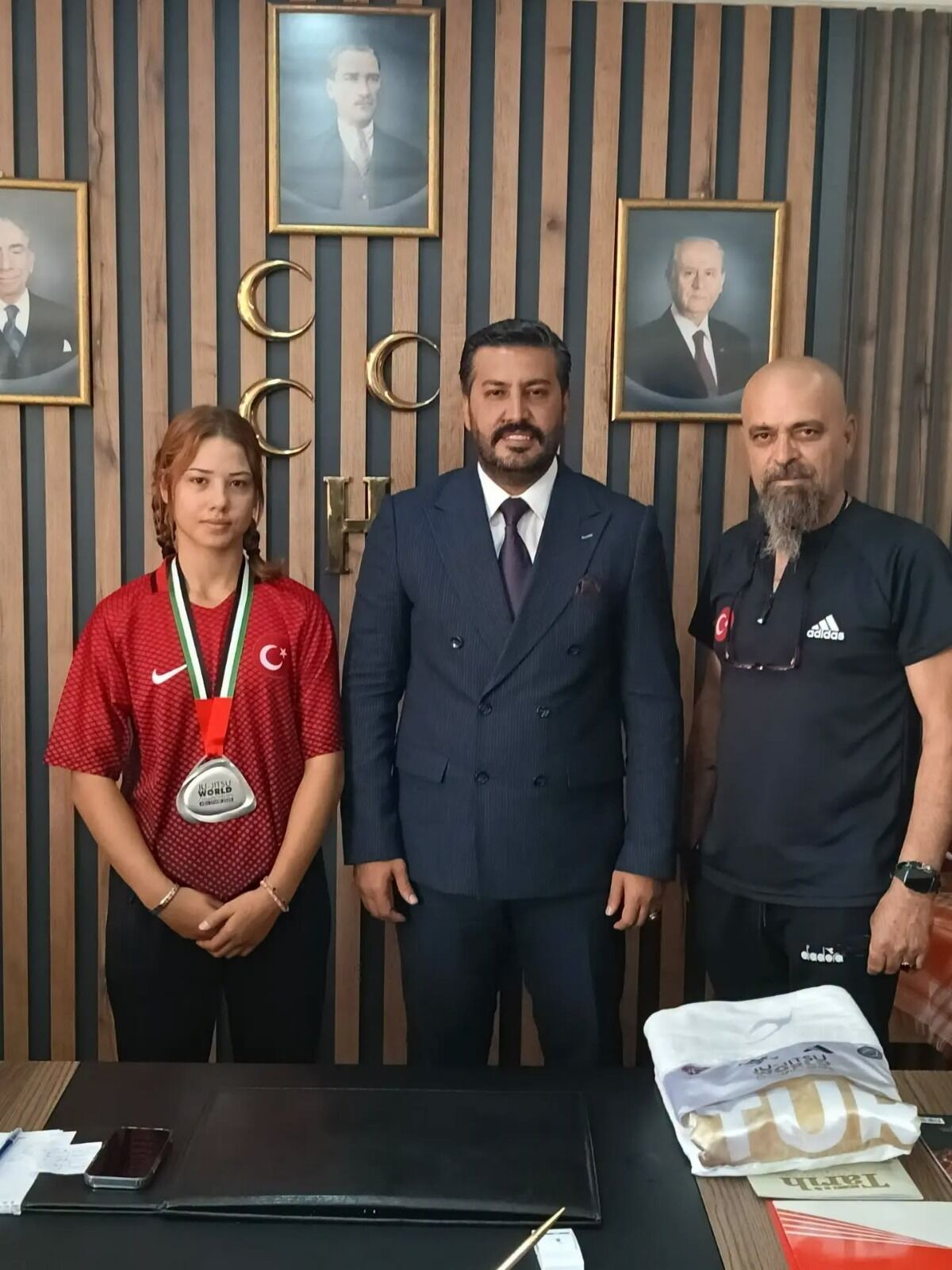 Dünya Ikincisi Çavutlu'dan Mhp Aydın'a Ziyaret (1)