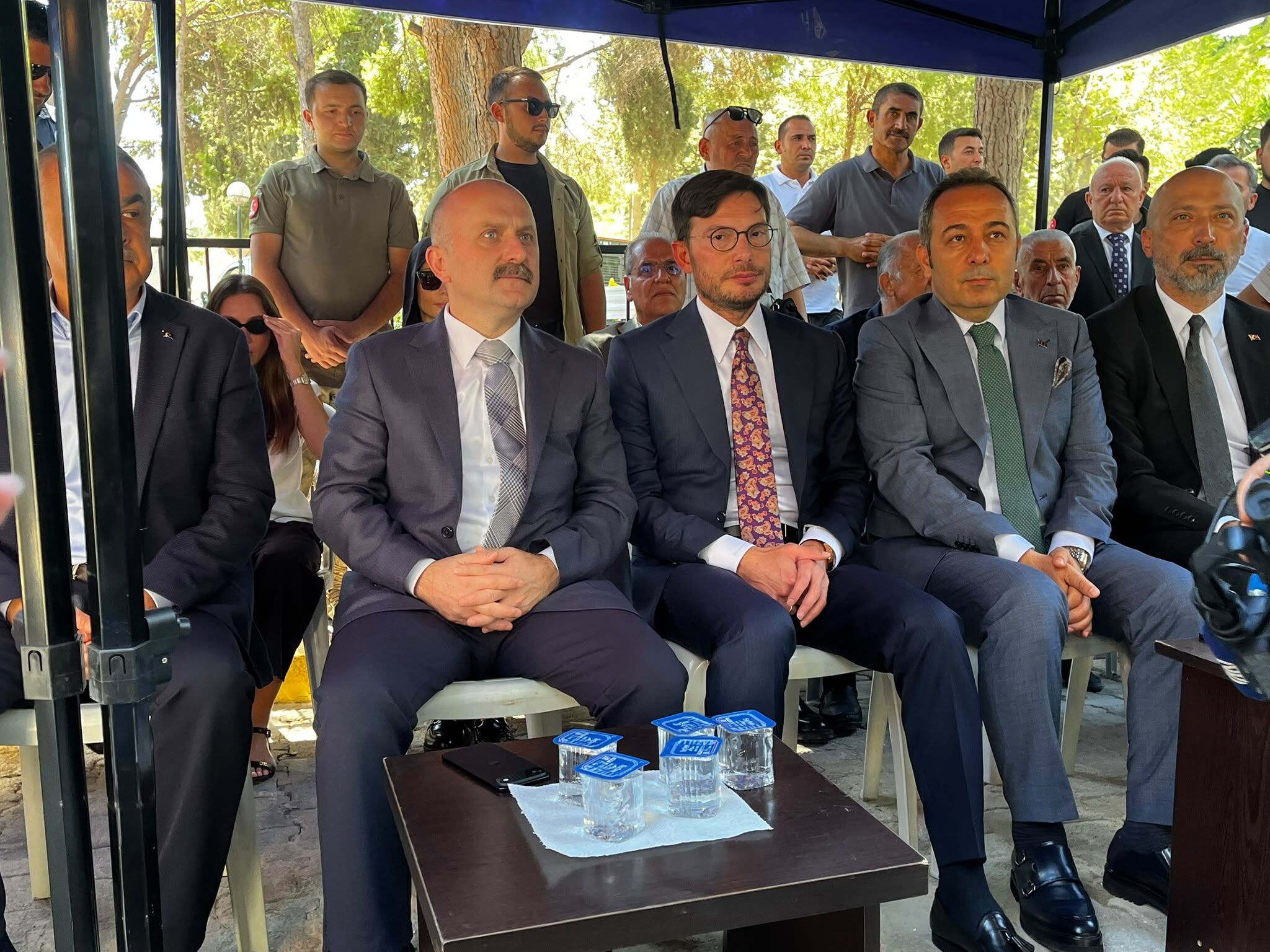 Efsane Vali kabri başında dualarla anıldı: Aydınlılar Başkan Yazıcıoğlu’nu yalnız bırakmadı