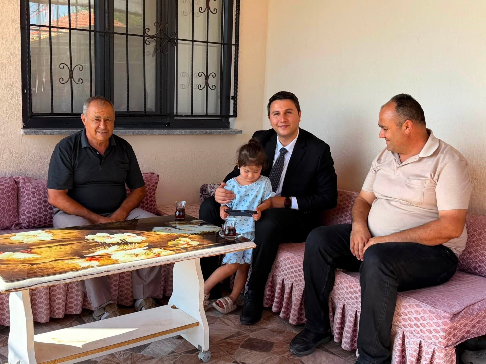 Emanetler unutulmadı: Buharkent Kaymakamı şehit yakınlarını ziyaret etti