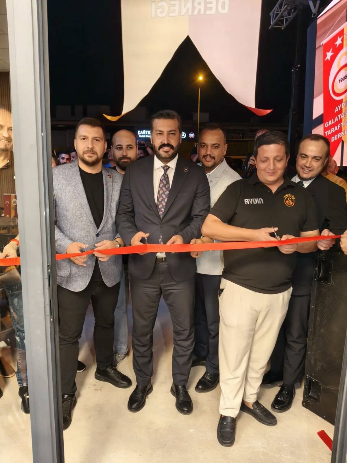Galatasaray Taraftarlar Derneği yeni binası hizmete açıldı