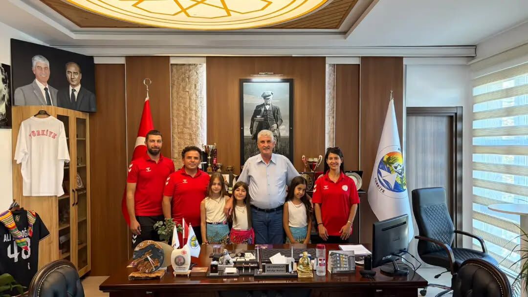 Germencik’in Çiçek Kızları Dalaman’da Sahne Aldı Başkan Zencirci De Muğlalıları İncir Festivali'ne Çağırdı (4)