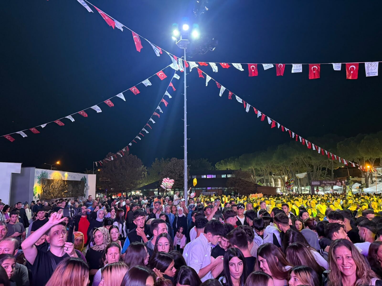 Germencik’te Ceza Rüzgarı Cumhuriyet Meydan’ı Dolup Taştı (2)