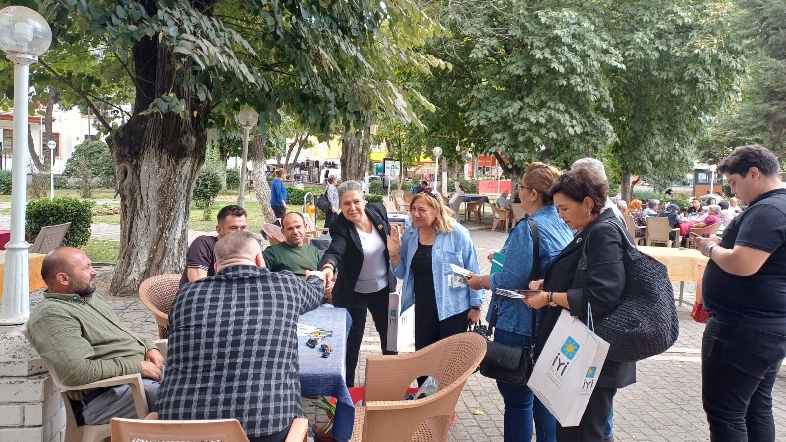 İYİ Parti Aydın Atça’da esnaf ve vatandaşları buluştu