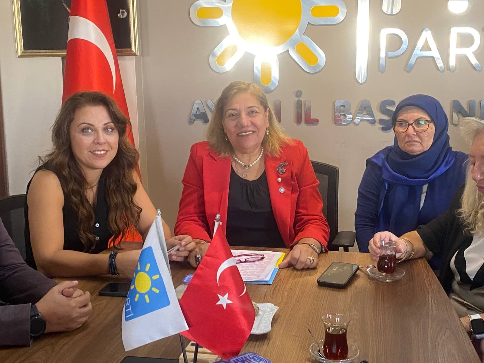 İYİ Parti Aydın Kadın Kollarından nüfus uyarısı: "Türkiye'nin nüfus geleceği tehlikede"