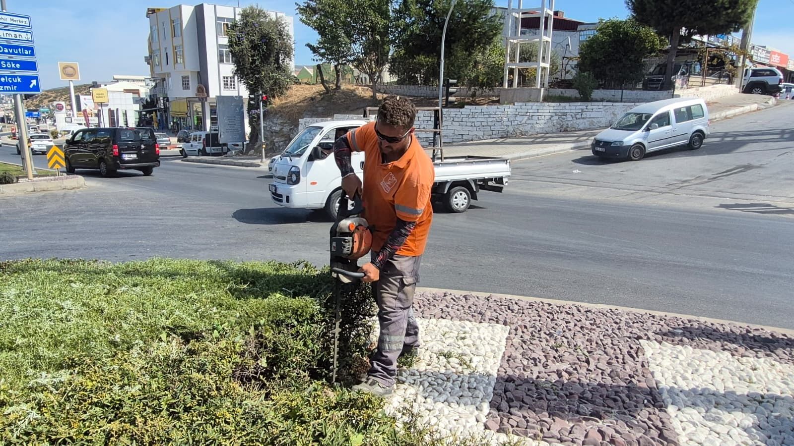 Kusadasinda Kentin Yesil Dokusuna Profesyonel Dokunus 692597 47E24B