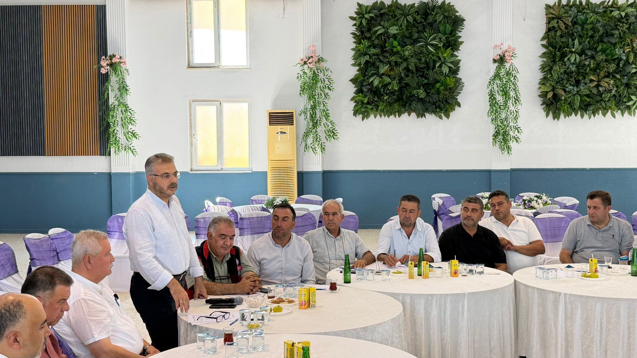Milletvekili Özmen Yenipazar'da toplantıya katıldı
