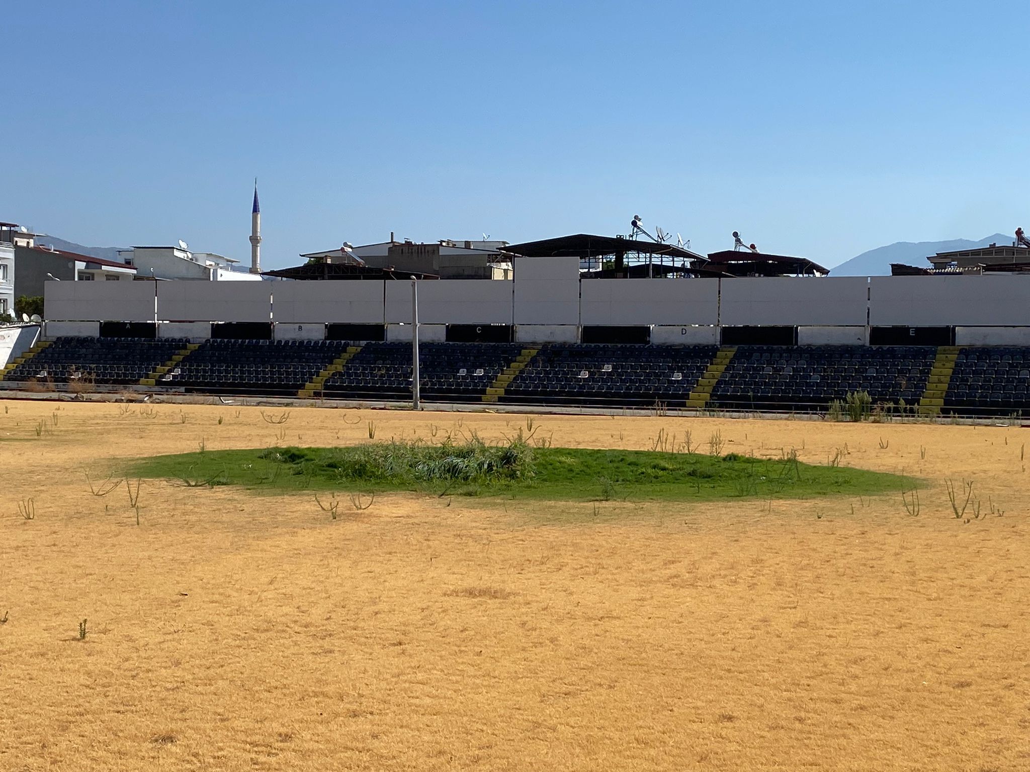 Nazilli Şehir Stadı Yıkılıyor Futbolseverlerin Uğrak Noktası Tarihe Gömüldü (1)