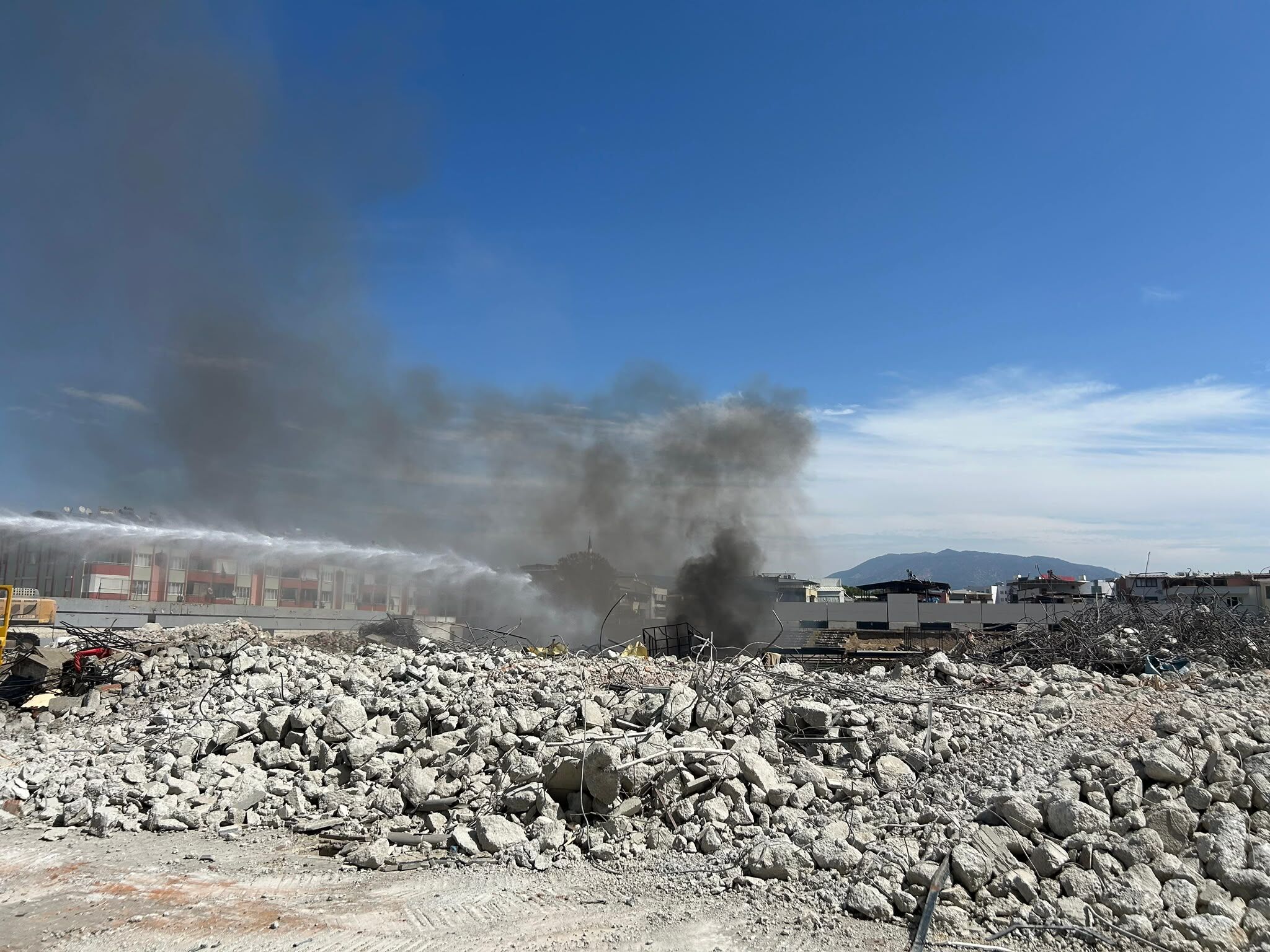 Nazilli’den dumanlar yükseldi! Stadyumda korkutan yangın
