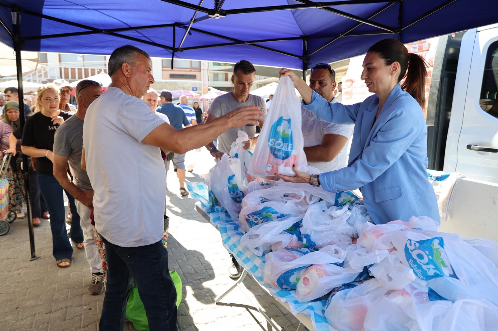 Söke Belediyesi'nden vatandaşın sofrasına katkı Belediye tarafından üretilen unlar dağıtıldı