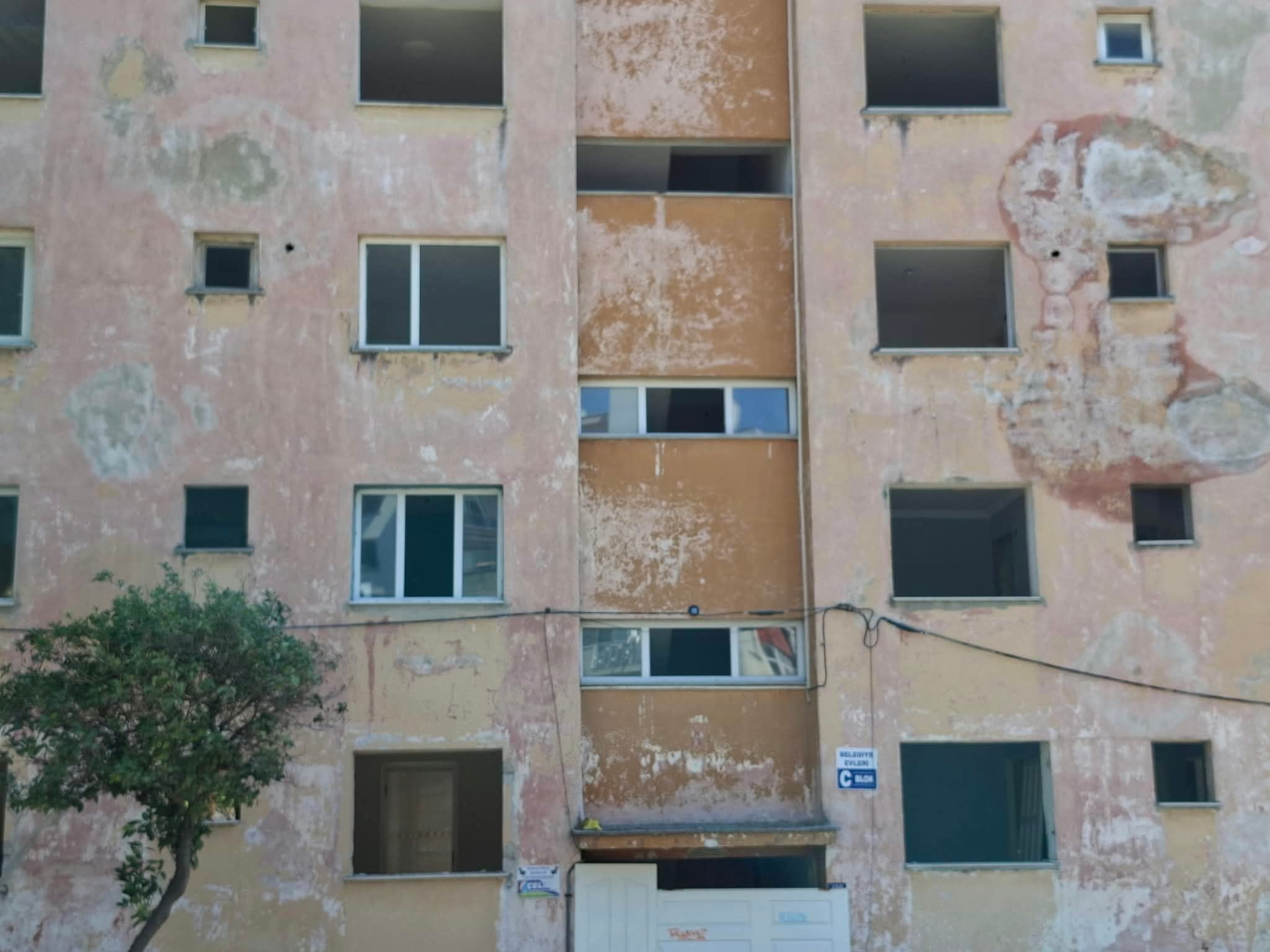 Söke'de Yarım Asırlık Belediye Evleri Yıkılıyor! (1)