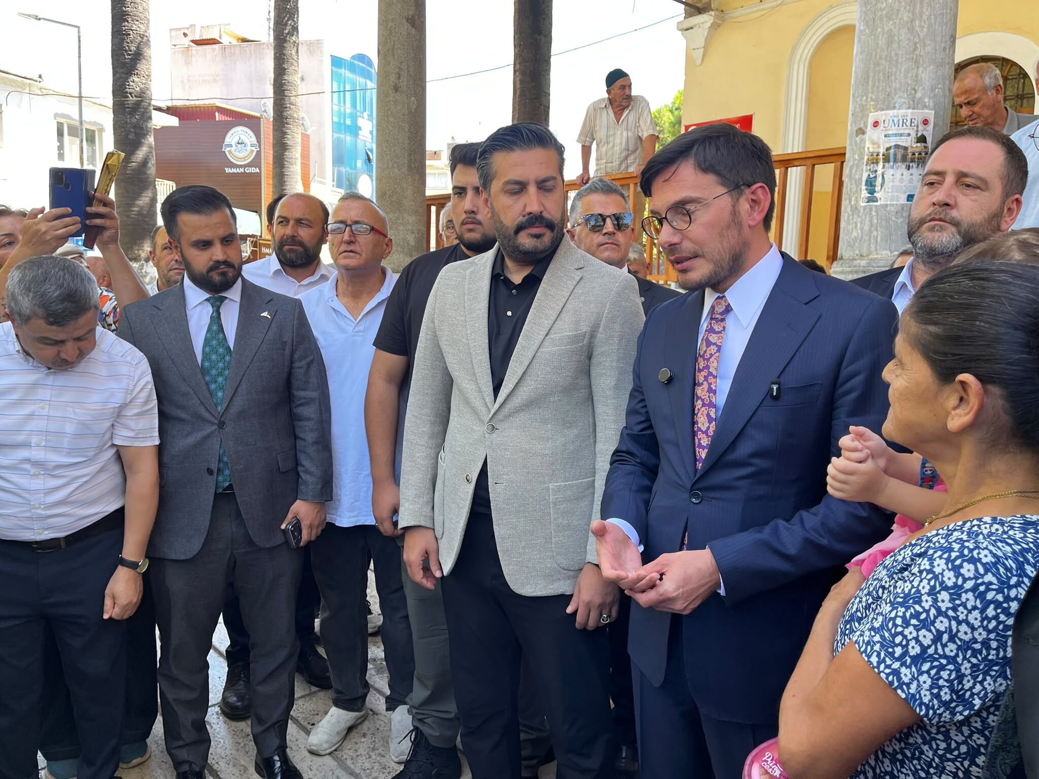 Söke’ye gelen Yazıcıoğlu, öğle namazında hemşehrileriyle beraber saf tuttu