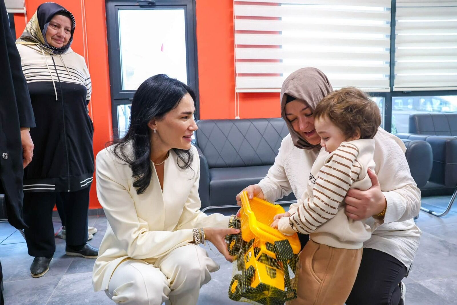 Ak Partili Sarıbaş Ve Edremit Anne Kız Kampı'na Katıldı Ege'nin Ak Partili Kadınlarıyla Bir Araya Geldiler (1)