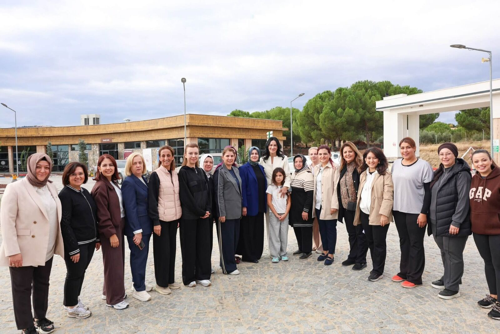 Ak Partili Sarıbaş Ve Edremit Anne Kız Kampı'na Katıldı Ege'nin Ak Partili Kadınlarıyla Bir Araya Geldiler (3)