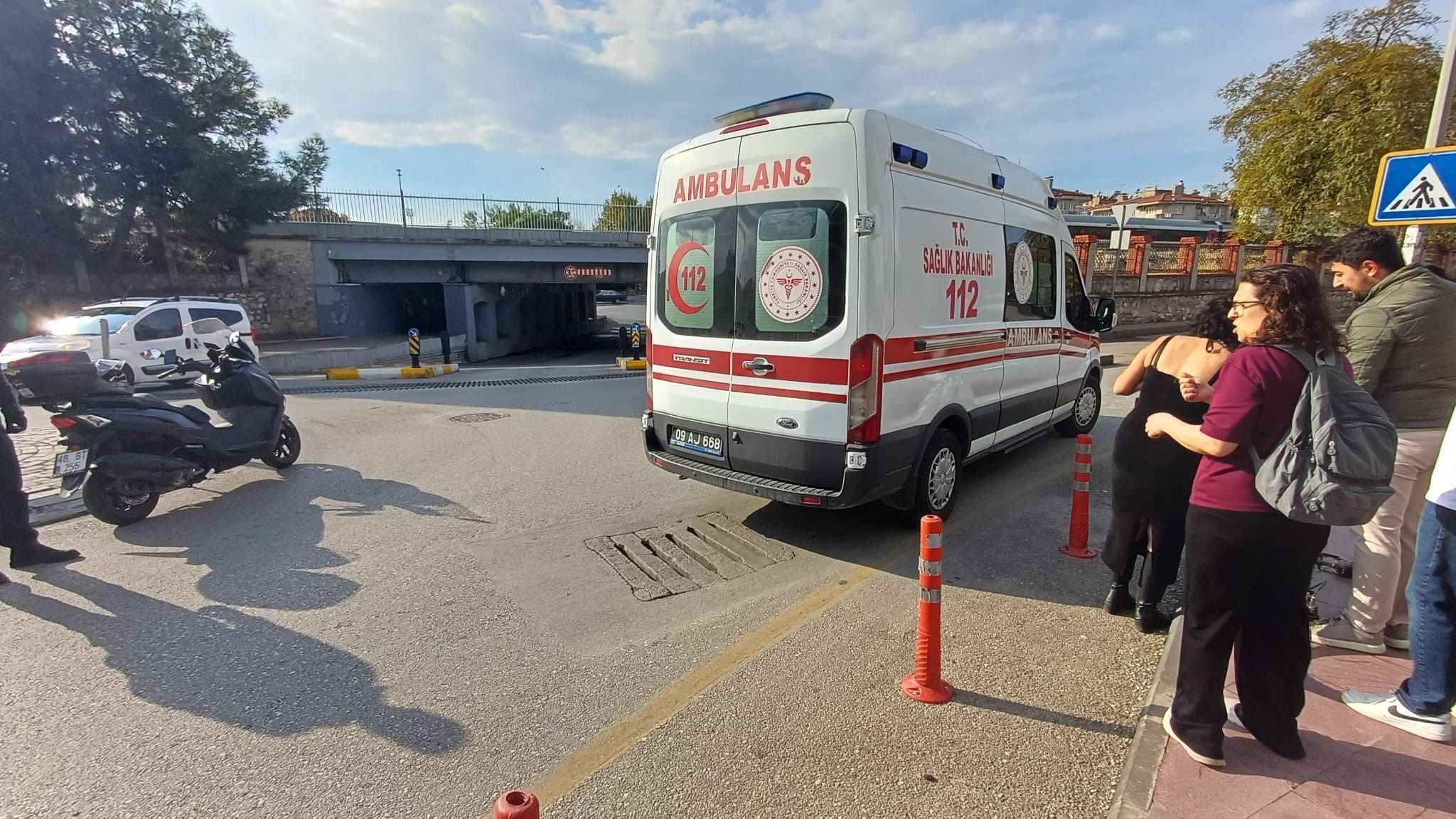 Aydın'da Korkutan Kaza Bisikletli Sürücü Yola Savruldu (3)