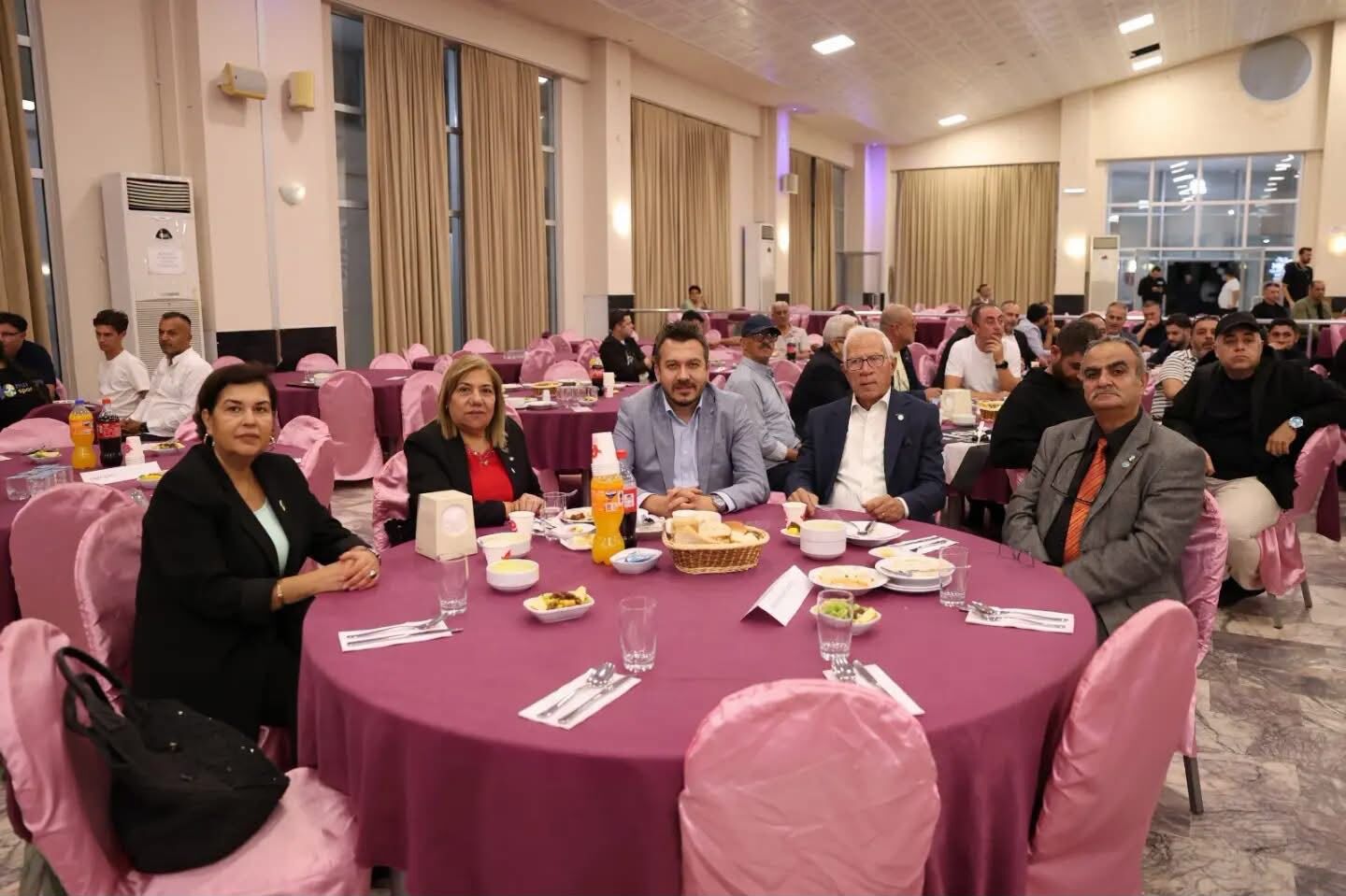 Aydınspor için Dayanışma Gecesi düzenlendi Parti temsilcileri bu yemekte buluştu