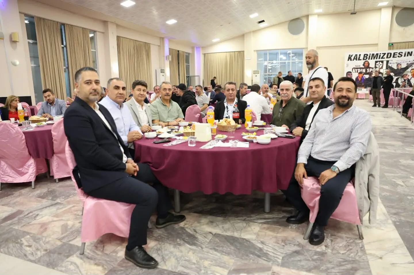 Aydınspor için Dayanışma Gecesi düzenlendi Parti temsilcileri bu yemekte buluştu