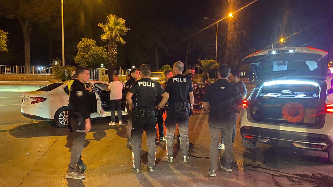 Aydın’da polisi tehdit eden 4 kişi gözaltına alındı: Alkollü direksiyonun başına geçerek polisten kaçmaya çalıştı