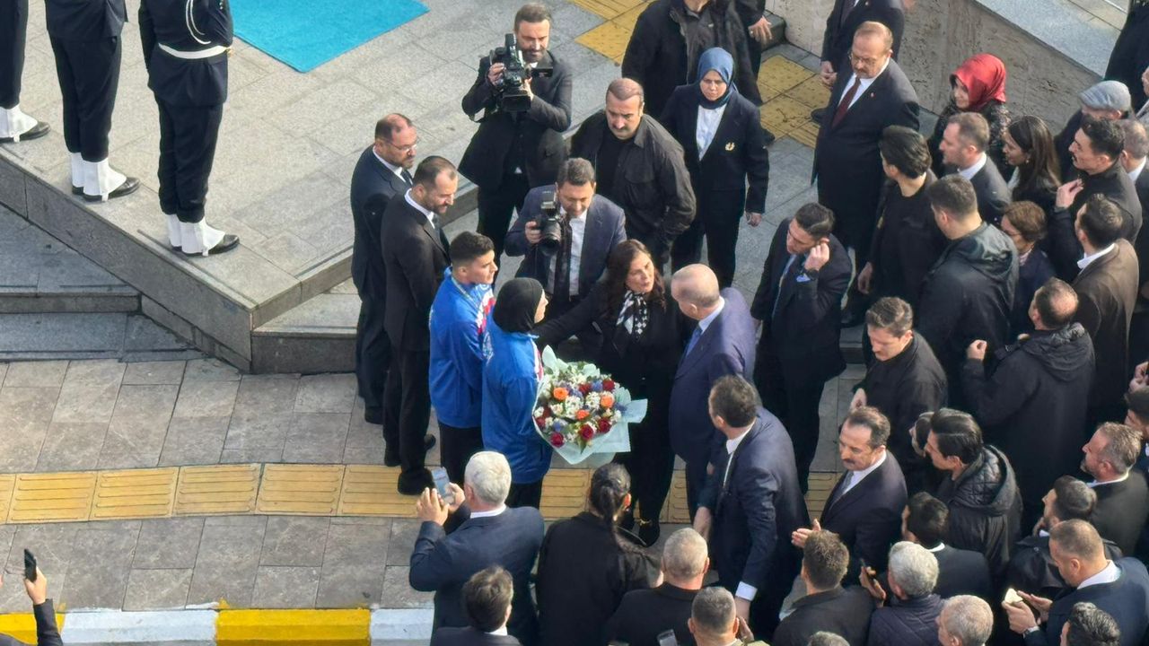 Cumhurbaşkanı Erdoğan Başkan Çerçioğlu’nu ziyaret etti! 11 yıl sonra sarı binada...