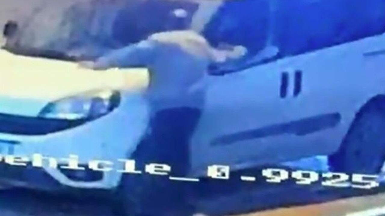 Çok sayıda arabaya zarar verdi: Polis ekipleri saldırganı arıyor