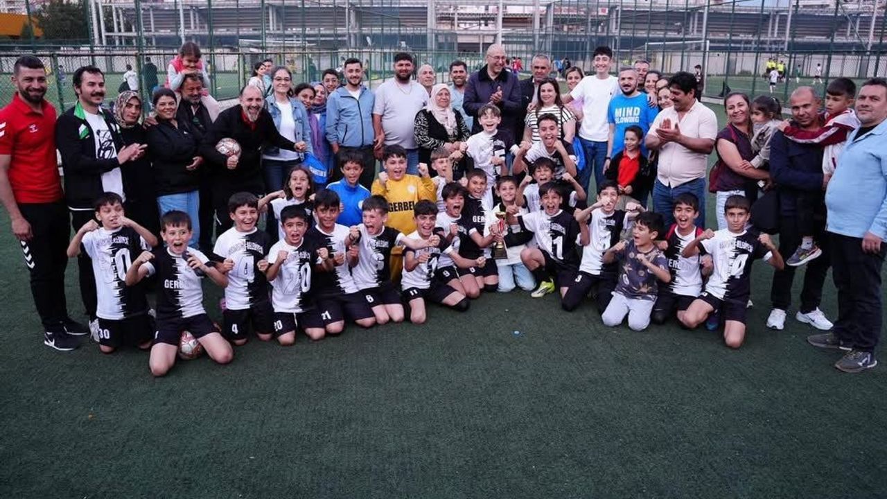 Germencik Belediyespor U11 takımı namağlup şampiyon oldu