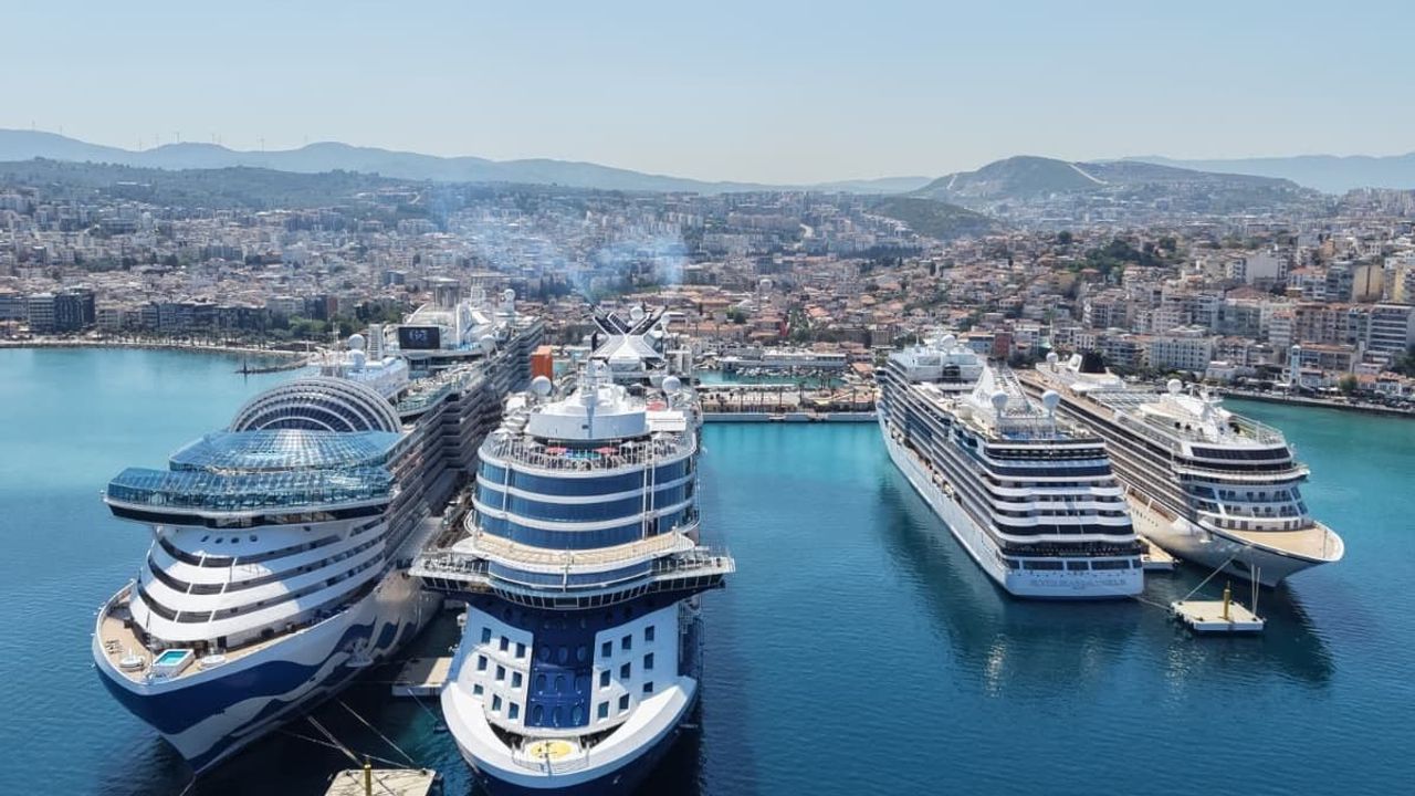 Kuşadası’nda turizm hareketliliği! 10 bin turist ilçeye akın etti