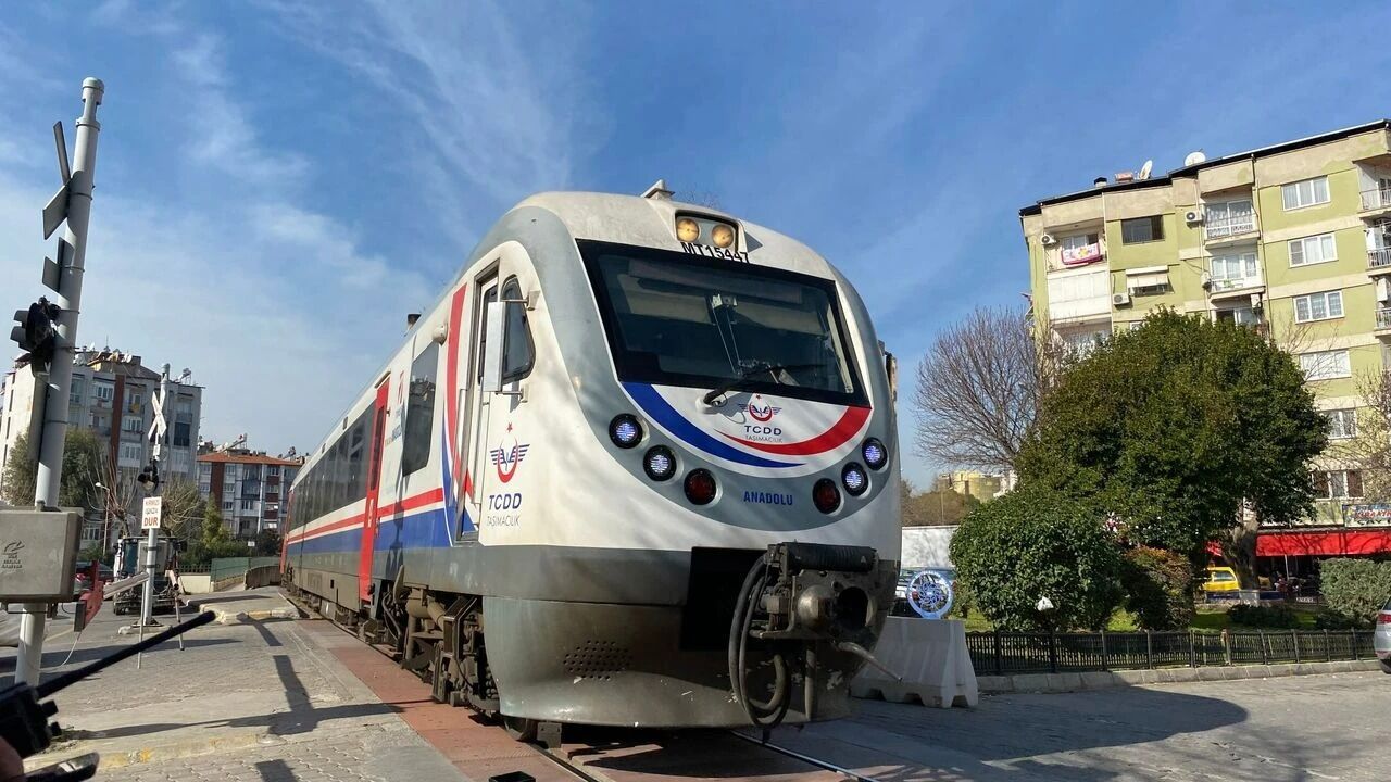 Tren yolculuğu yapanlar dikkat! TCDD unutulan eşyaları satışa çıkarıyor