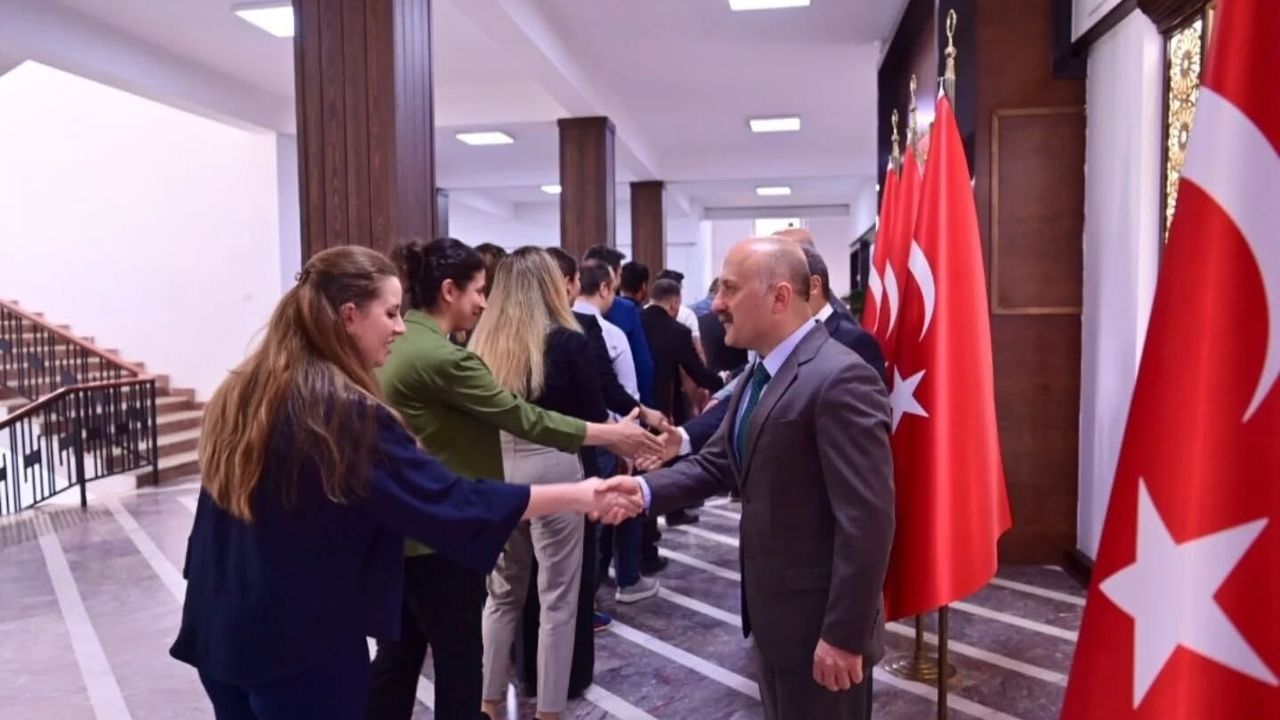 Vali Varol, personelle bayramlaştı