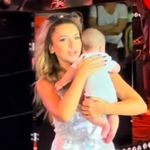 Hadise’den Didim konserinde büyük jest! Sevdiği çocuğun ailesine “Beşibiryerde” sözü verdi
