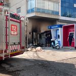 Efeler’de kartonlar alev aldı: Yangın paniğe neden oldu