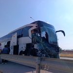 Yolcu otobüsü kamyonete çarptı: 1 ölü, 15 yaralı