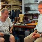 Vekil Özmen, Kuşadası’nın Çınarını Ziyaret Etti! 60 Yıldır Körüklü Çizme Yapıyor
