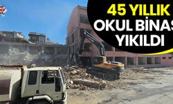 45 yıllık okul binası yıkıldı