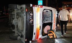 Ambulans kazaya karıştı: 4 sağlık çalışanı yaralandı