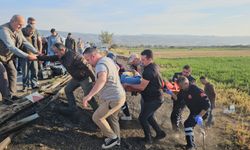 Aynı anda iki kaza! Otomobil ve motosiklet bariyerlere çarptı