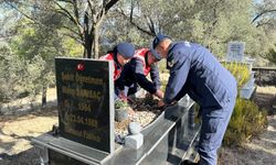 Aydınlı şehit öğretmen mezarı başında anıldı