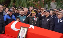 Şehit polis son yolculuğuna uğurlandı! Çocuğunun tabuta olan bakışı yürekleri dağladı