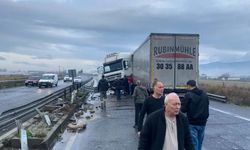 Aydın'da karayolu trafiğe kapandı! TIR ters döndü