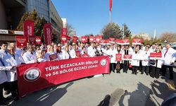 Aydınlı eczacılar SGK Başkanlığı önünde ses verdi: “Eczanelerdeki kan kaybı görmezden gelindi”