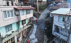 Nazilli Belediyesi Işıklar Mahallesi’nde çöken yola müdahale etti