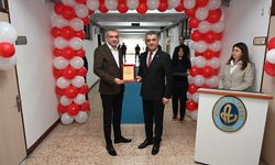 Aydın’da o liseye yeni kütüphane! Hayırsever iş insanına plaket takdim edildi