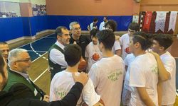 Aydın’da Yeşilay Haftası etkinlikleri devam ediyor! Başkan Erdem genç basketbolcularla buluştu