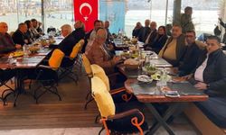 Kuşadası Türk Ocağı iftarda buluştu: 4 kişiye rozet takıldı