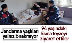 Jandarma yaşlıları yalnız bırakmıyor! 94 yaşındaki Esma teyzeyi ziyaret ettiler