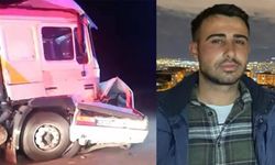 Tır kafa kafaya çarpıştığı otomobili biçti! Muhtarın 23 yaşındaki oğlu feci şekilde can verdi