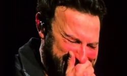 Megastar Tarkan'ı hiç böyle görmediniz! Konser sırasında hüngür hüngür ağladı