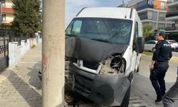 Aydın’da elektrik direğini yerinden sallayan kaza : 1 yaralı