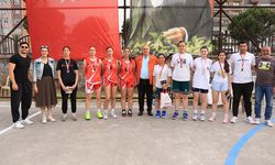 İncirliova’da 3X3 sokak basketbolu turnuvasında final! Başkan Kaya kazananlara ödülleri takdim etti