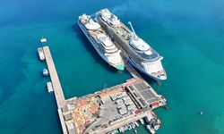 Kuşadası’nda çifte kruvaziyer sevinci! 9 bin 500 kişi turizm cennetine ayak bastı