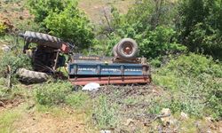 Traktörü devrilen sürücü yaşamını yitirdi
